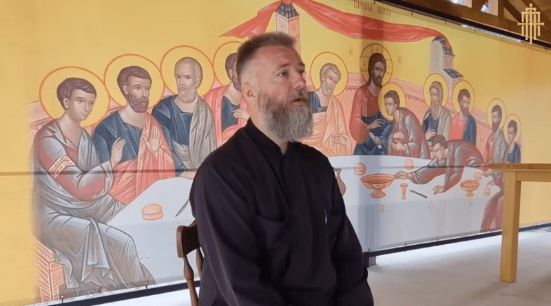 Pravoslavni svećenik savjetuje sina