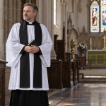 Važnost i simbolika liturgijskog ruha u anglikanskoj tradiciji